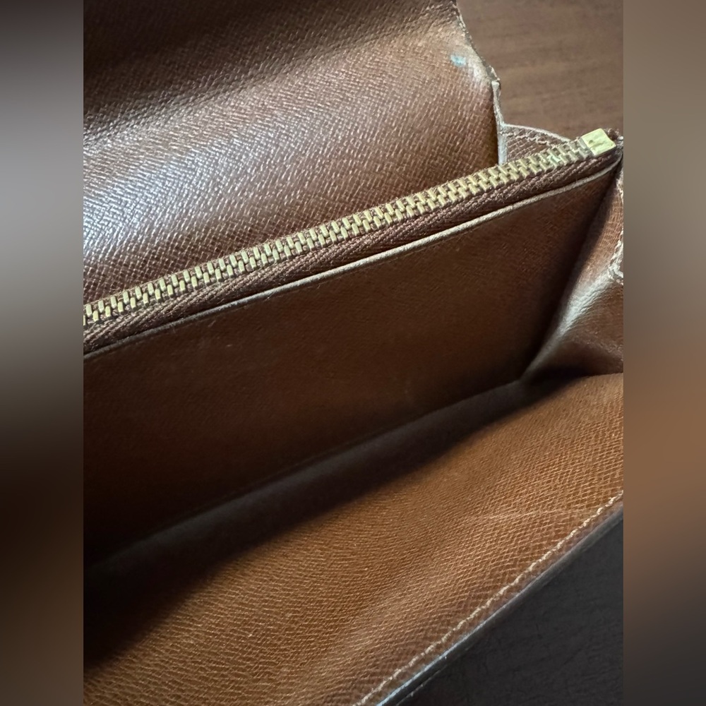 Louis Vuitton Monogram Wallet - Picture 6 of 7